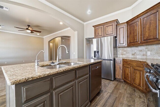 Building Photo - 3613 Regal Dr