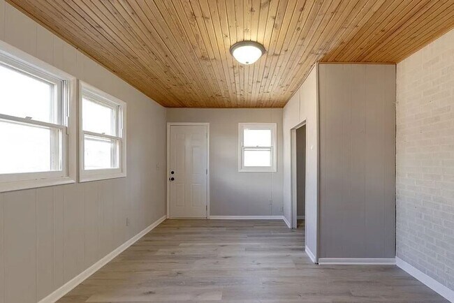 Building Photo - Adorable 4 Bedroom in Haysville!