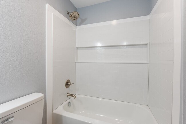 Building Photo - 611 Lenora St