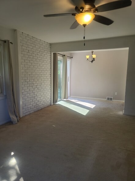 Building Photo - 3 Orchard Ln