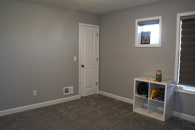 Building Photo - 1566 Edgebrook Ln