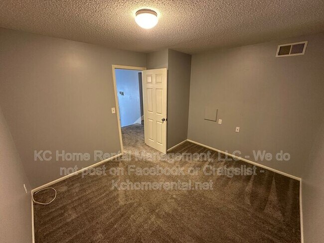 Building Photo - 9000 E 85th Pl