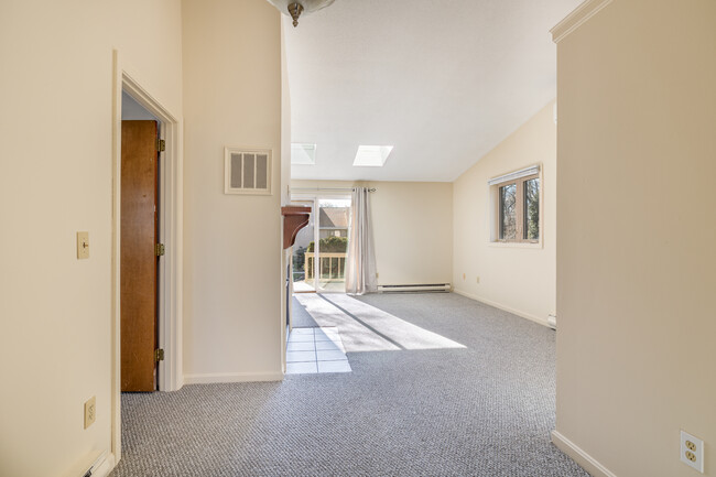 Building Photo - 335 S Pier Rd