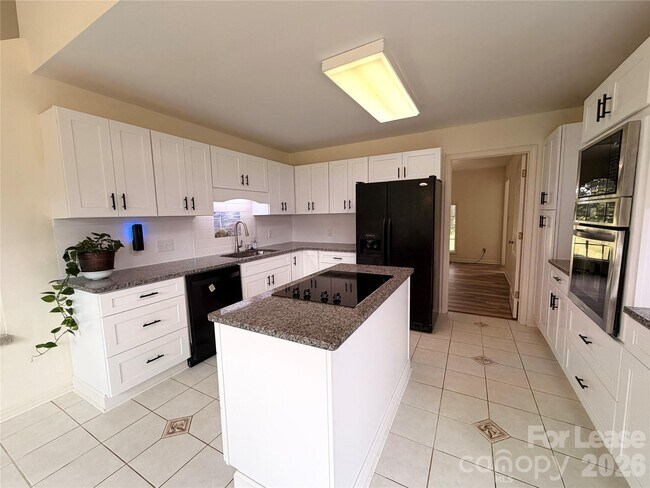 Building Photo - 118 Sunfish Dr