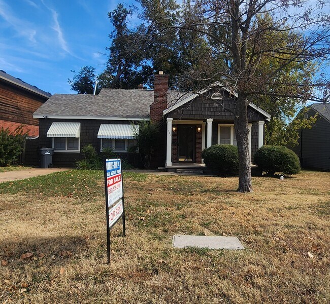 Building Photo - 705 NW 13th St