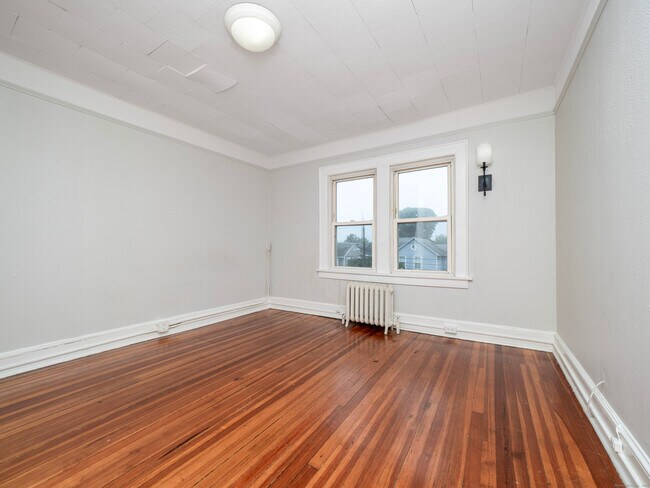 Building Photo - 33 Seaview Ave
