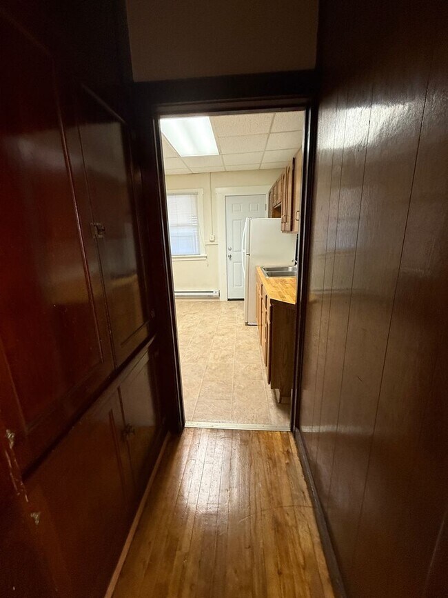 Building Photo - 1 Bedroom 1 Bathroom Apartment