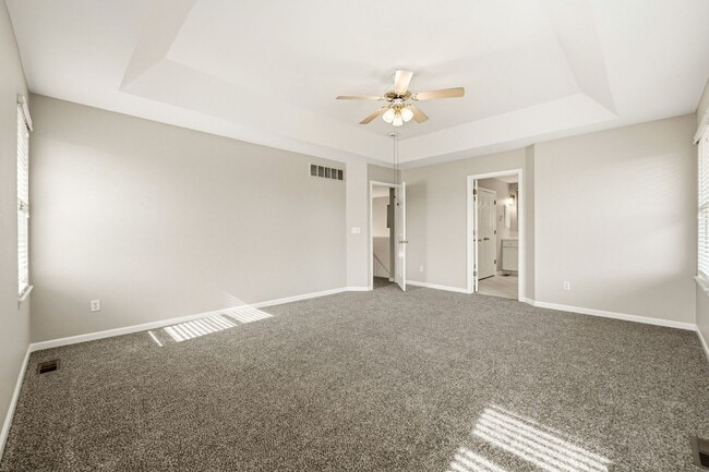 Building Photo - Incredible 4 Bed 4 Bath in Stonegate!