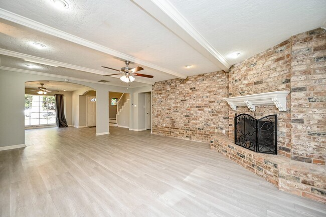 Building Photo - 602 Mobile Ct