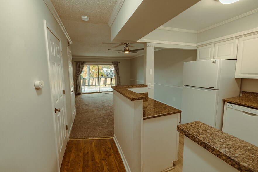 Building Photo - 301 Harbor Heights Dr