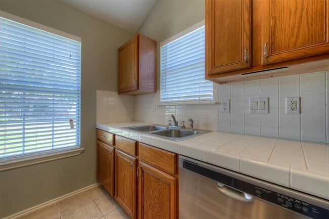 Building Photo - 2311 Lasso Dr