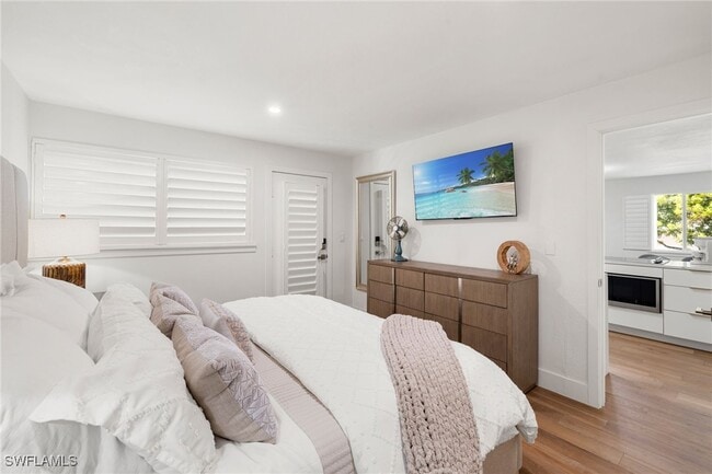 Building Photo - 175 5th Ave S