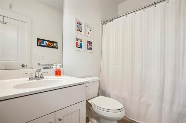 Building Photo - 6285 Aberdeen Dr NE