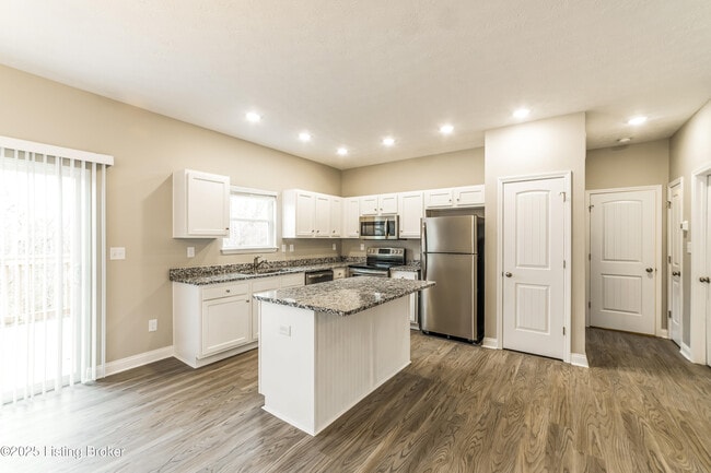 Building Photo - 9137 River Trail Dr