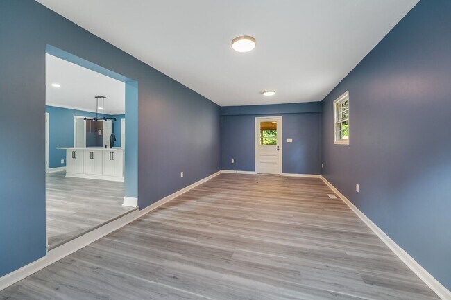 Building Photo - 1 Westbury Pl