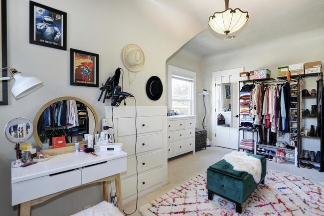 Building Photo - Beautifully Renovated 5 Bedroom Midtown Home