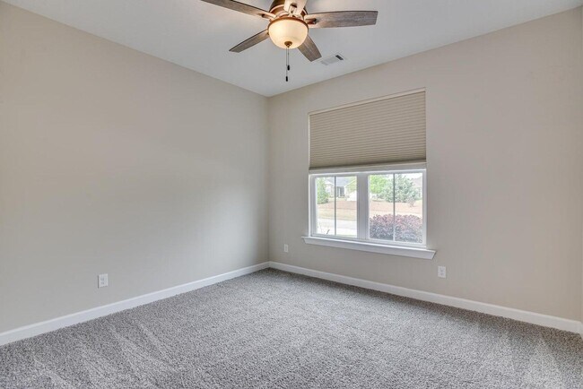 Building Photo - 233 Carlow Dr