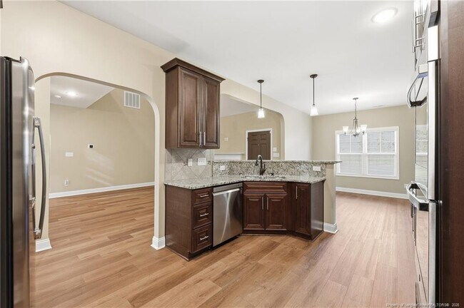 Building Photo - 206 Leland Ln