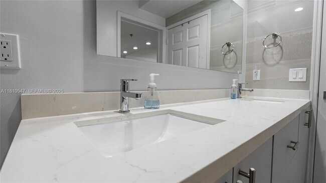 Building Photo - 3245 NE 184th St