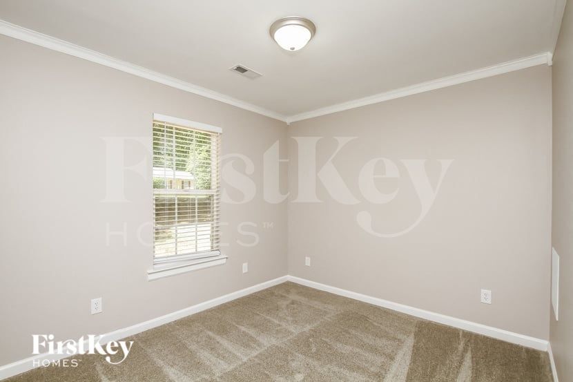Building Photo - 128 Lismark Dr