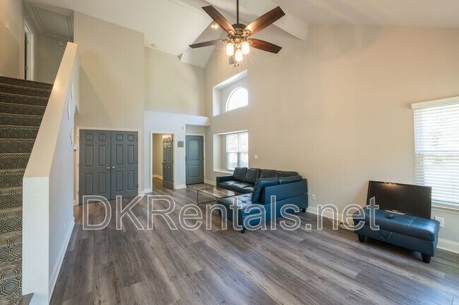 Building Photo - 898 Halston Ct