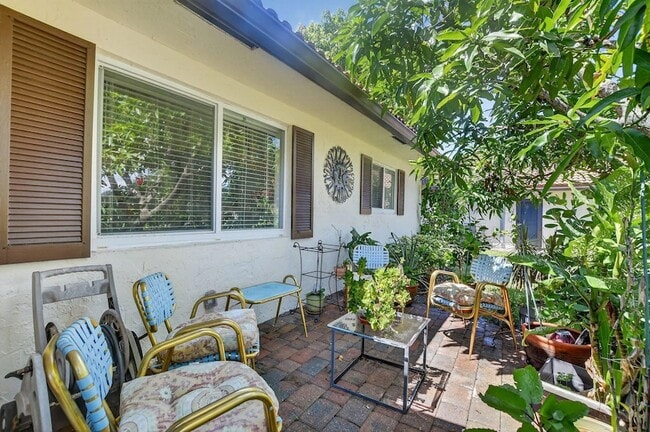 Building Photo - 328 NW 42nd St