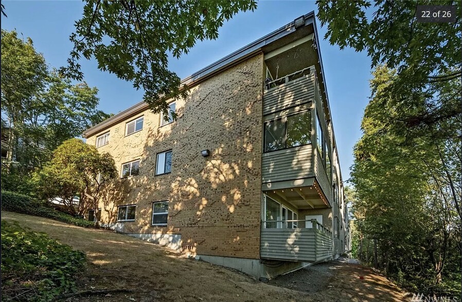Building Photo - 3816 11th Ave W