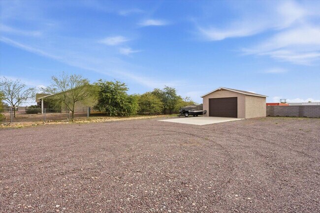 Building Photo - 20305 W Peak View Rd