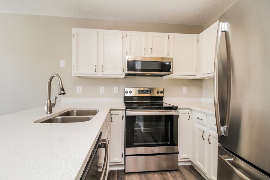 Building Photo - 205 Babe Ruth Cove