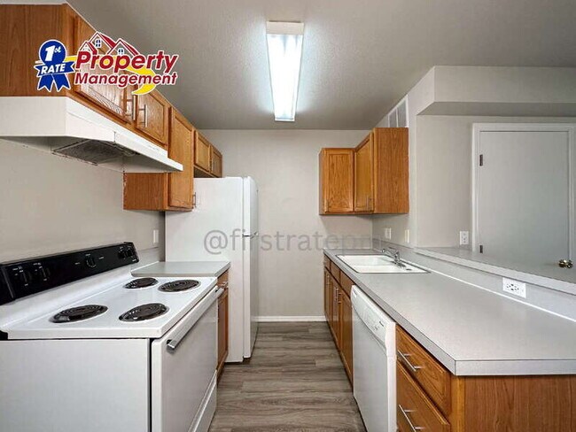 Building Photo - 2073 N Woodford Ave