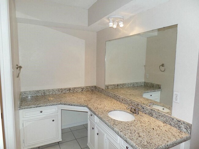 Building Photo - 8110 Amurwood Dr