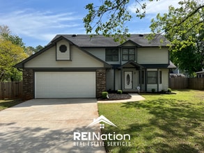 Building Photo - Spacious 4BR/3.5BA Huntsville Rental with 2-Car Garage, High Ceilings & Fireplace