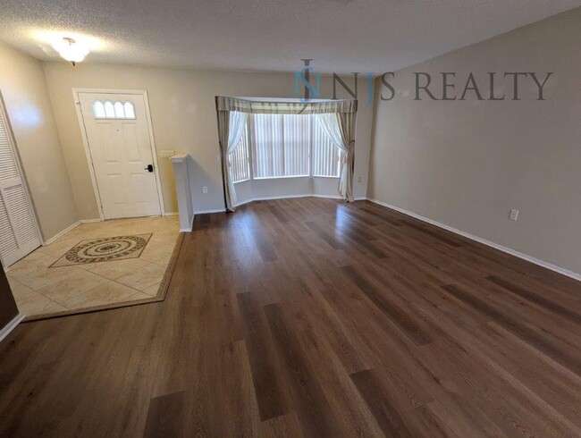 Building Photo - 55+ Community: 2/2/2 1605sqft lakefront co...