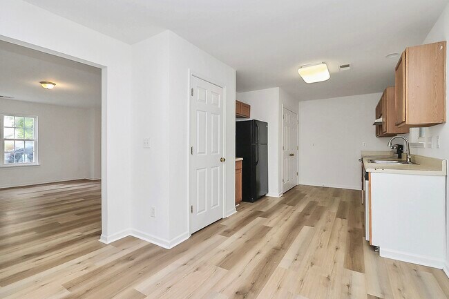 Building Photo - 1215 McAllister Dr