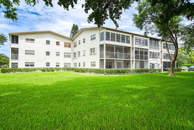 Building Photo - 438 Mansfield K