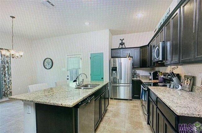 Building Photo - 715 Northbrook Dr