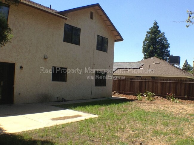 Building Photo - 675 N Claremont Ave