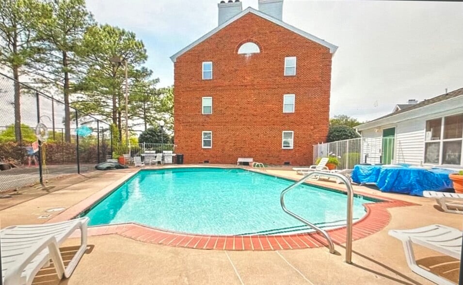 Swimming pool - 103 Westover Ave