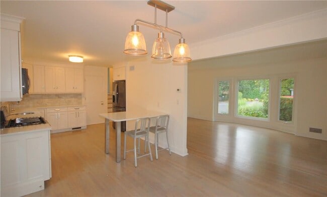 Building Photo - 891 Port Dr