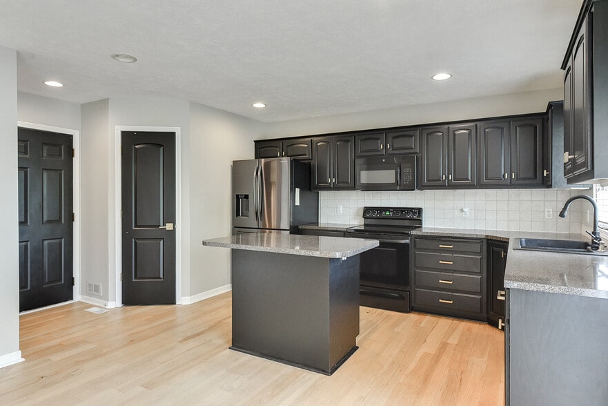 Building Photo - 15327 Parker Cir