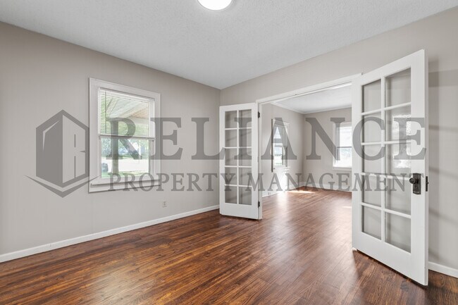 Building Photo - 1007 N Yale Ave