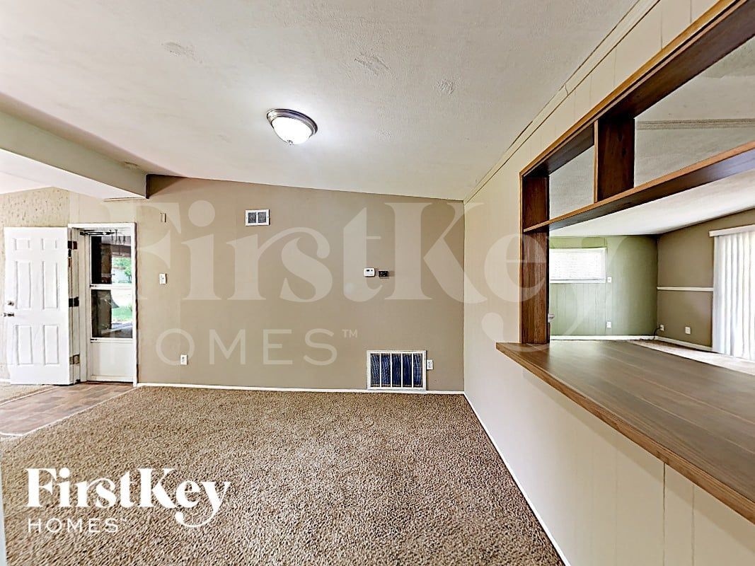 Building Photo - 805 Robinwood Dr