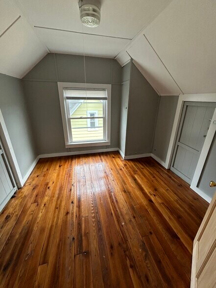 Building Photo - 1140 Plymouth Ave S