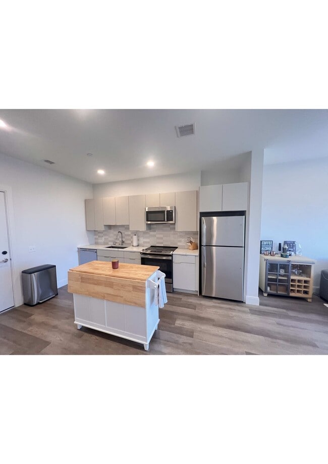 Primary Photo - 931 Dorchester Ave