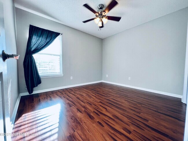 Building Photo - 1585 E Windy Willow Dr