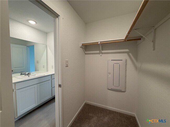 Building Photo - 130 Pastar Fls