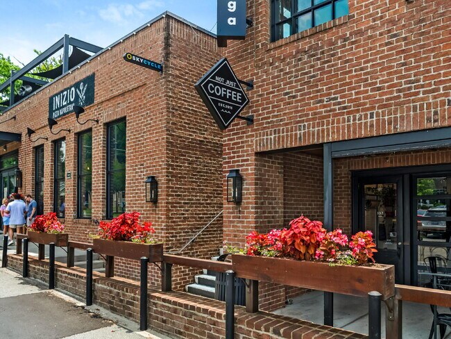 Building Photo - Charming Dilworth Condo in Olmsted Park – Walkable, Updated, Furnished Option Available. Pool Views!