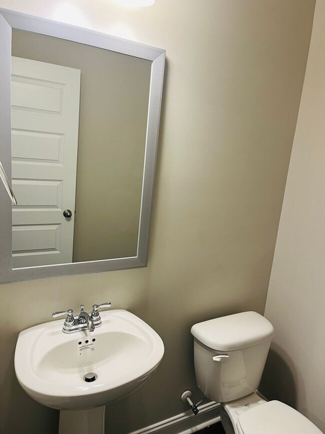 Building Photo - ***MOVE IN SPECIAL - $500 OFF 1ST MONTHS RENT WITH A MOVE IN DATE ON OR BEFORE 6/12.*** Wow! 4 be...