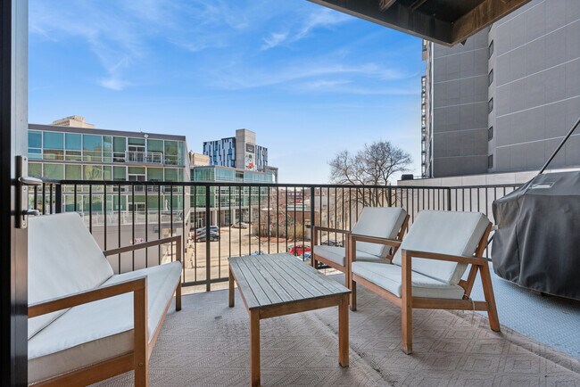 Building Photo - 1648 W Division St