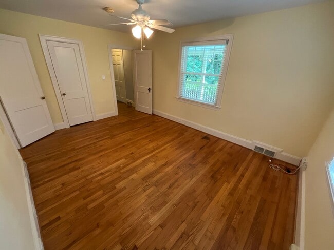 Building Photo - AVAILBLE NOW TO VIEW/LEASE! Classic Ardmor...